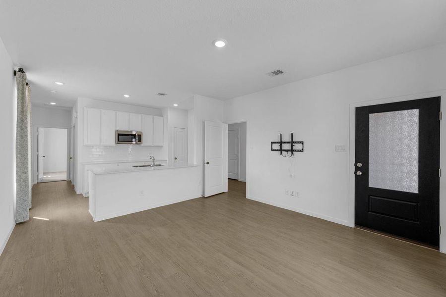 Spacious, unfurnished interior of a new home in Riverwood Ranch, Angleton (Image 25).