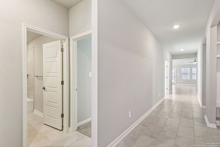 Spacious, unfurnished interior of a new home in Arcadia Ridge - Classic Series, San Antonio (Image 19).