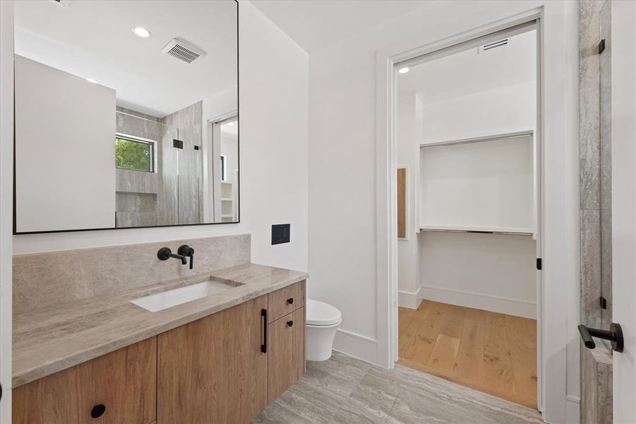 Furnished interior view inside a new home in , Dallas (Image 7).