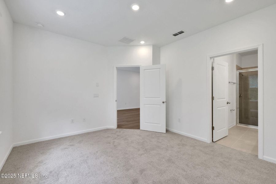 Spacious, unfurnished interior of a new home in The Hammock at Palm Harbor, Palm Coast (Image 12).