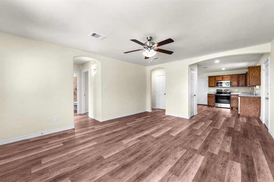 Spacious, unfurnished interior of a new home in , West Tawakoni (Image 15). Spacious, unfurnished interior of a new home in , West Tawakoni (Image 15).