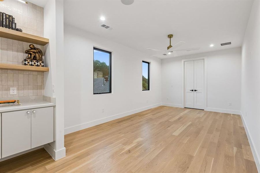 Spacious, unfurnished interior of a new home in , Dallas (Image 24).