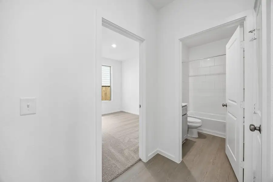 Spacious, unfurnished interior of a new home in Crosby Farms, Crosby (Image 14).