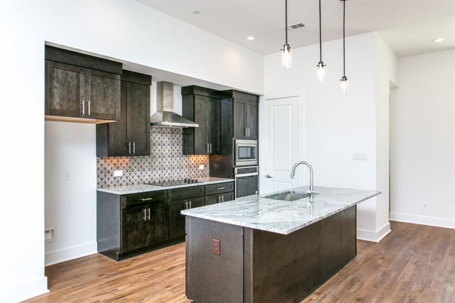 Furnished interior view inside a new home in , Farmers Branch (Image 5).