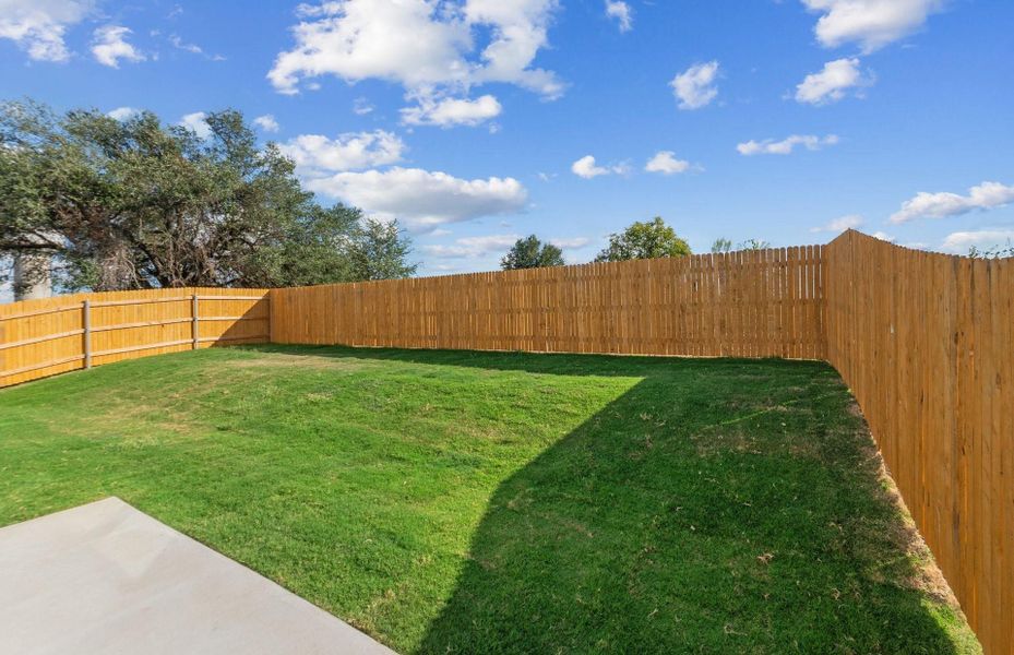 Exterior details and patio area of a home in Skyview, Belton (Image 3).