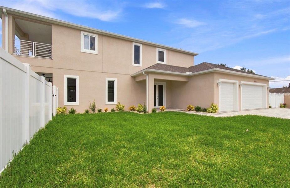 Exterior details and patio area of a home in , Tampa (Image 39).