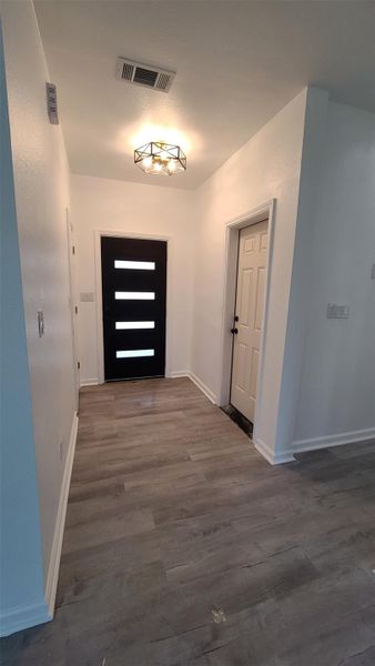 Spacious, unfurnished interior of a new home in , La Marque (Image 11).