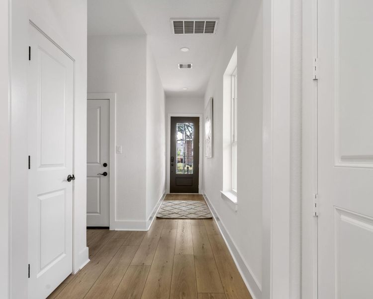 Spacious, unfurnished interior of a new home in , Tomball (Image 28).