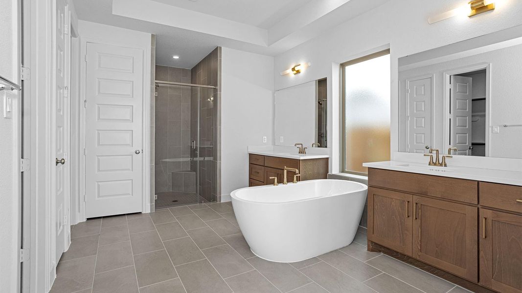 Furnished interior view inside a new home in Valencia, Manvel (Image 12).