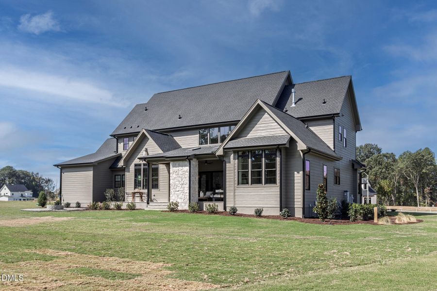 200_MEADOW_WALK_DR_EXTERIOR_07 200_MEADOW_WALK_DR_EXTERIOR_07