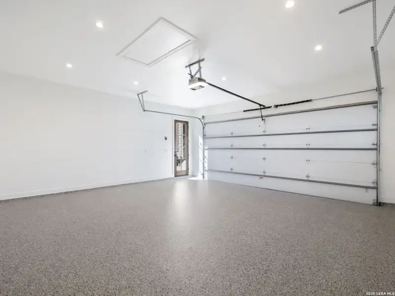 Spacious, unfurnished interior of a new home in , Alamo Heights (Image 20).