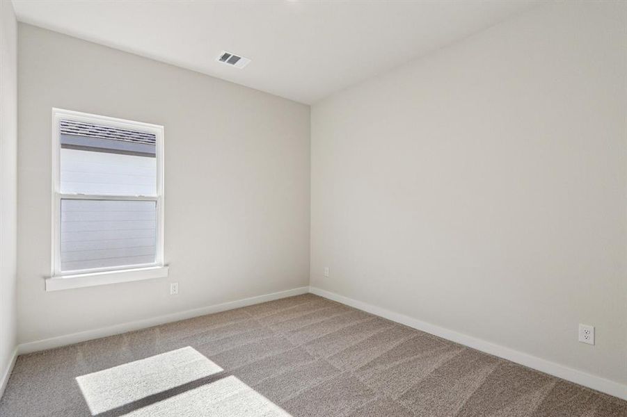 Spacious, unfurnished interior of a new home in Hickory Hill, Sherman (Image 31).