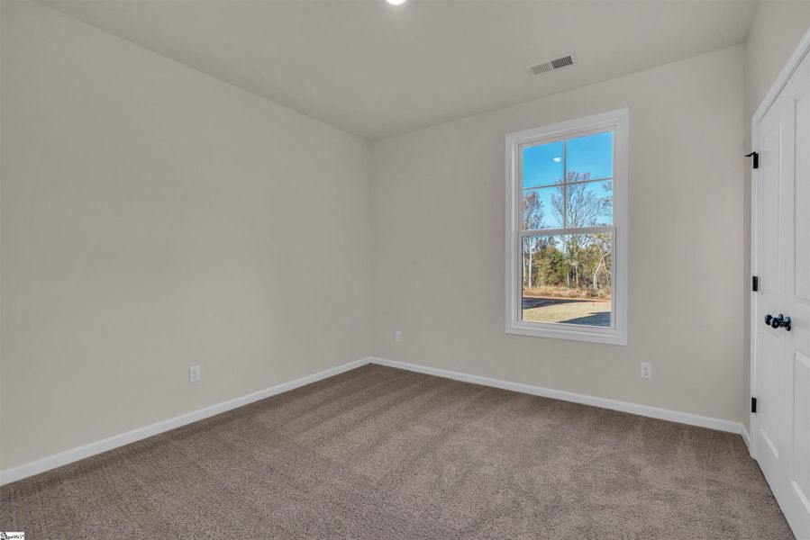Spacious, unfurnished interior of a new home in Lynbrook, Boiling Springs (Image 23).
