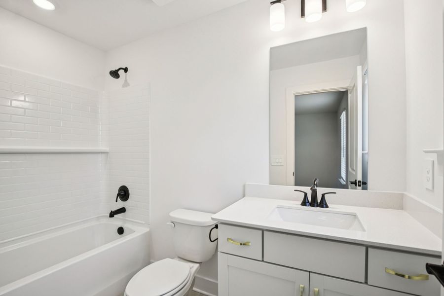 Furnished interior view inside a new home in Mission Hills, La Vergne (Image 9).