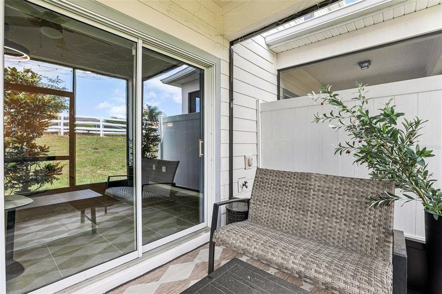 Exterior details and patio area of a home in Belle Haven, Davenport (Image 3).