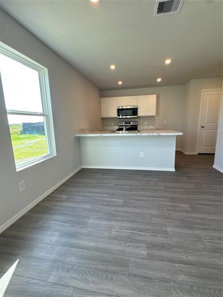 Spacious, unfurnished interior of a new home in Santa Fe, Cleveland (Image 8). Spacious, unfurnished interior of a new home in Santa Fe, Cleveland (Image 8).