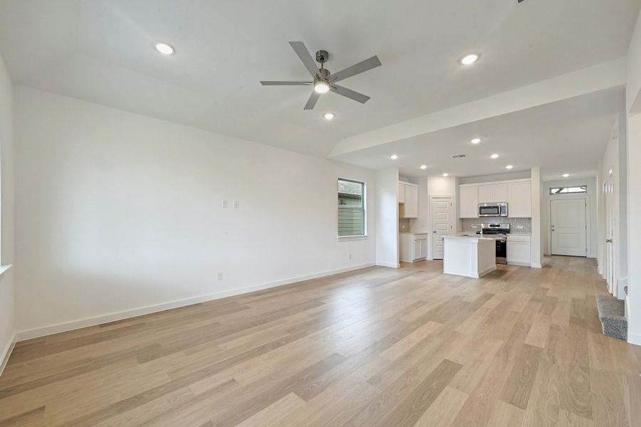 Spacious, unfurnished interior of a new home in Prairie Winds, Hutto (Image 19).