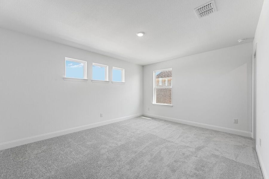 Spacious, unfurnished interior of a new home in Madero 50s, Fort Worth (Image 19). Spacious, unfurnished interior of a new home in Madero 50s, Fort Worth (Image 19).
