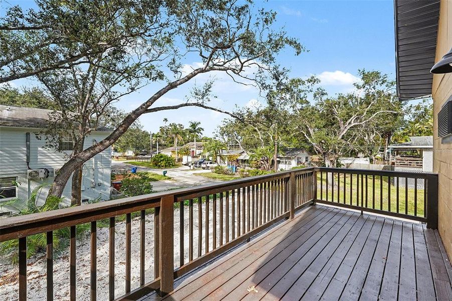 Exterior details and patio area of a home in , Clearwater (Image 19).