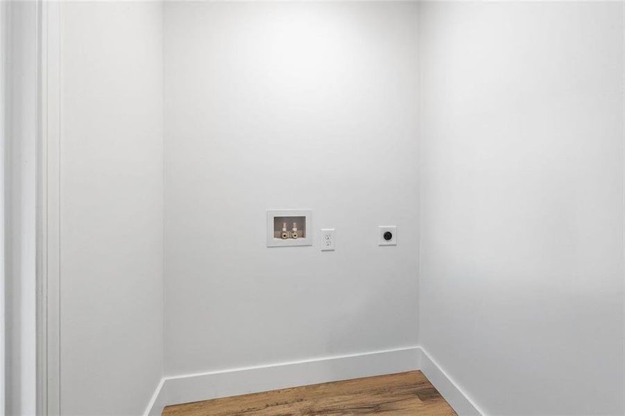 Spacious, unfurnished interior of a new home in , Gainesville (Image 20).