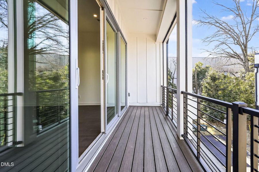 013-1920x1080-balcony 013-1920x1080-balcony