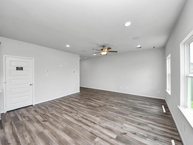 Spacious, unfurnished interior of a new home in Hill & Dale Ranch, Splendora (Image 19).