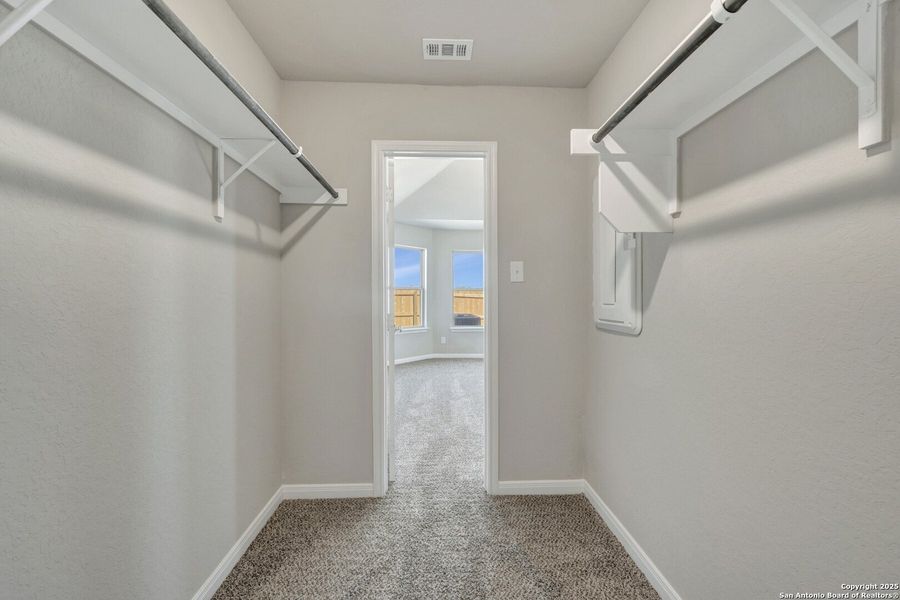 Spacious, unfurnished interior of a new home in Park Place, New Braunfels (Image 15).