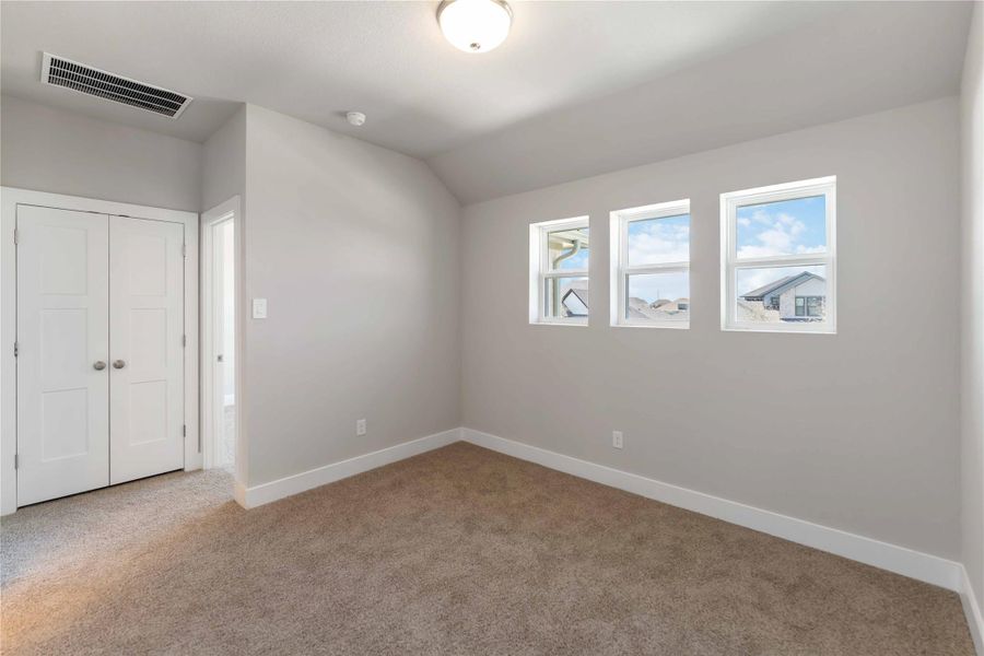 Spacious, unfurnished interior of a new home in Arabella on the Prairie, Richmond (Image 25).