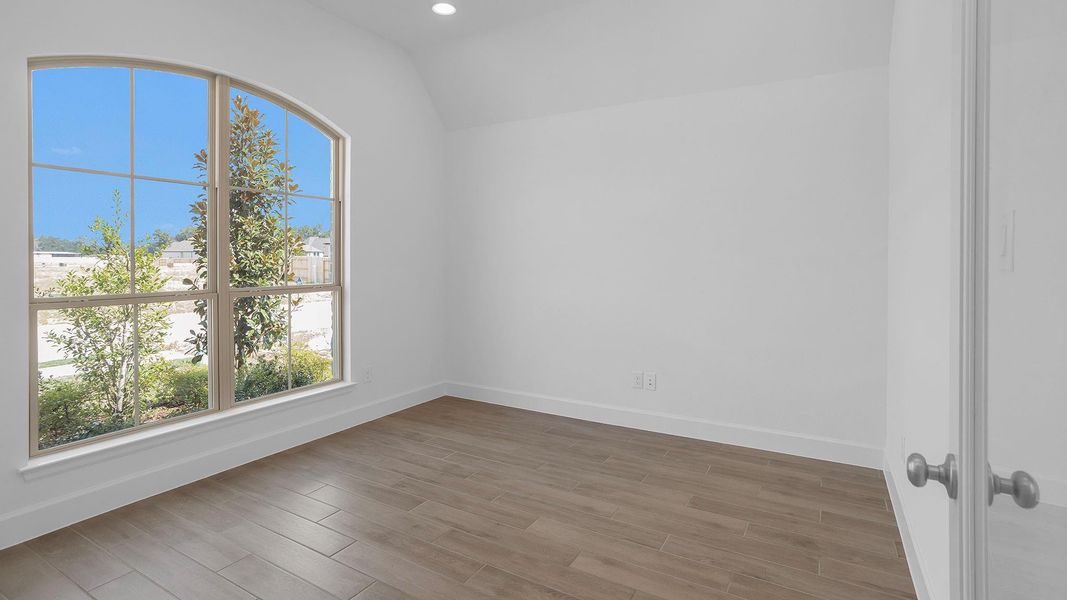 Spacious, unfurnished interior of a new home in Artavia 50', Conroe (Image 7).