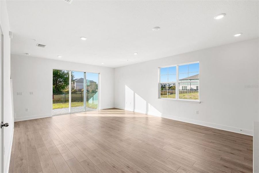 Spacious, unfurnished interior of a new home in Magnolia Reserve, Ocoee (Image 18).