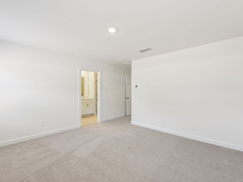 Spacious, unfurnished interior of a new home in Rocky River Towns, Charlotte (Image 13).