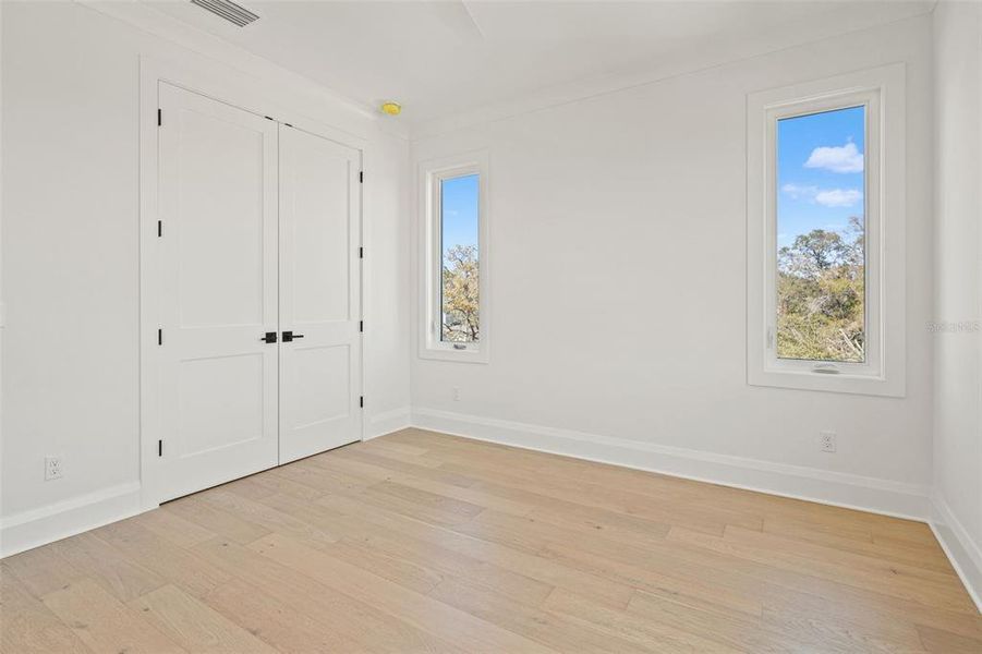 Spacious, unfurnished interior of a new home in , Tampa (Image 39).