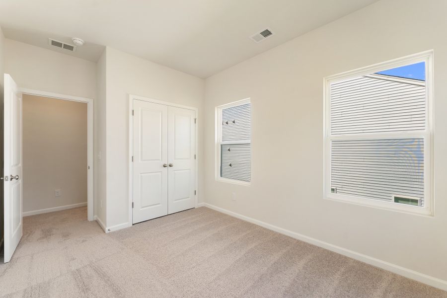 Spacious, unfurnished interior of a new home in Edwards Station, Taylors (Image 26).