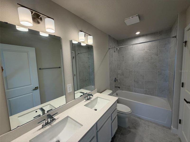 Furnished interior view inside a new home in Avalon Woods, Lakewood Ranch (Image 6). Furnished interior view inside a new home in Avalon Woods, Lakewood Ranch (Image 6).