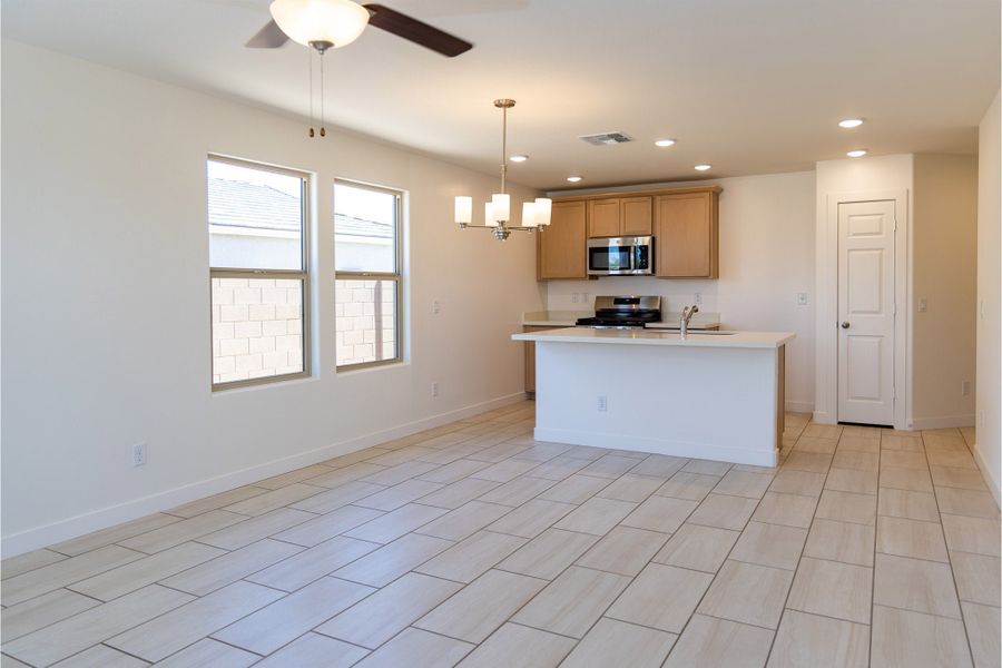 Spacious, unfurnished interior of a new home in Rancho Santa Rosa, Maricopa (Image 19).