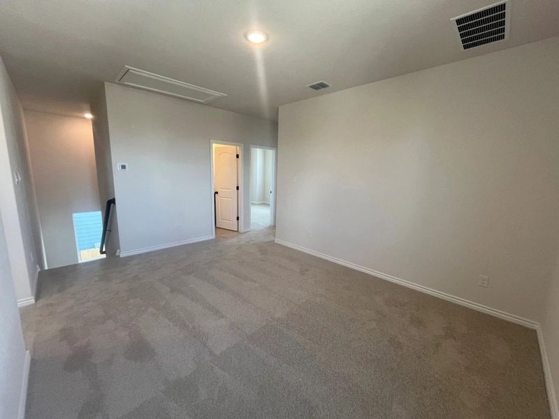 Spacious, unfurnished interior of a new home in Lariat, Liberty Hill (Image 19).