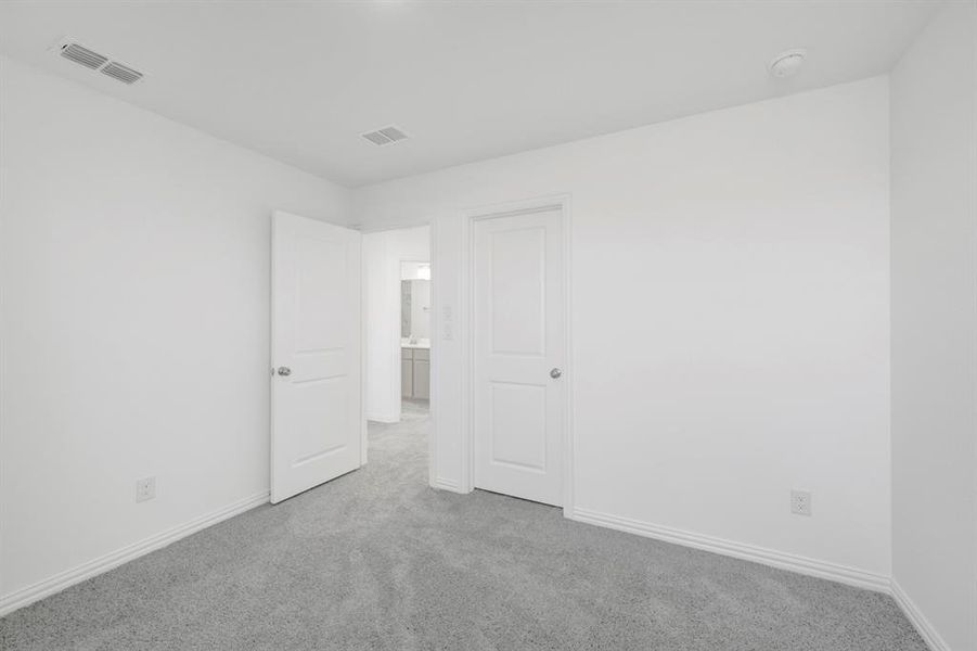 Spacious, unfurnished interior of a new home in Lily Creek at Sutton Fields, Aubrey (Image 37).