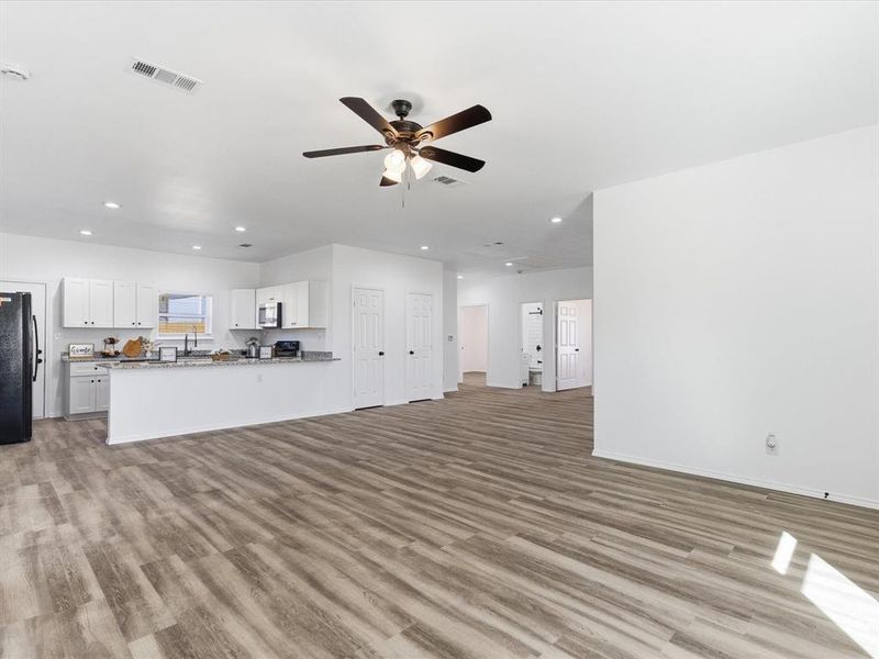 Spacious, unfurnished interior of a new home in , Kennedale (Image 17).