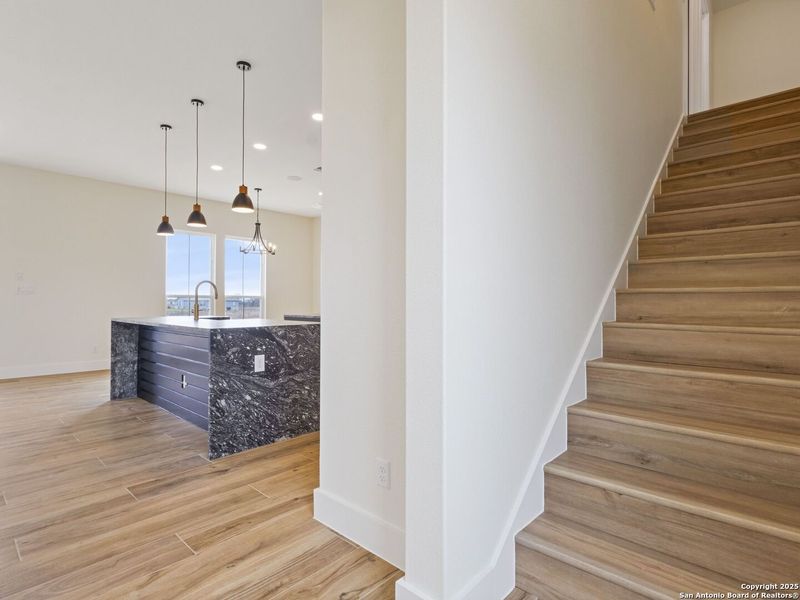 Spacious, unfurnished interior of a new home in , La Vernia (Image 18).