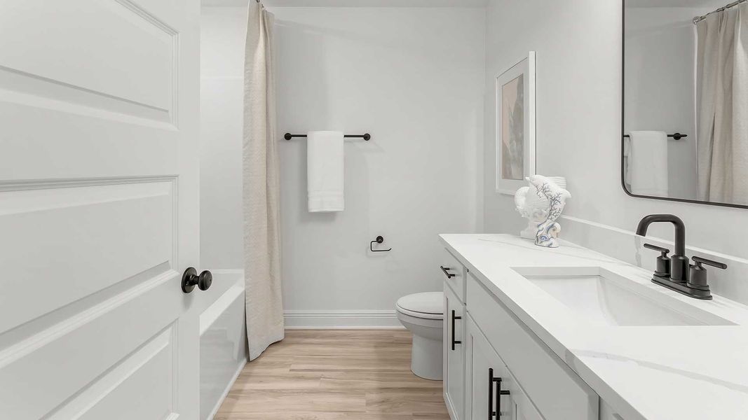 Furnished interior view inside a new home in Colonial East, Panama City Beach (Image 32).