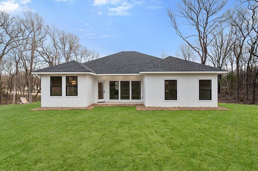 Exterior details and patio area of a home in , Corsicana (Image 25).