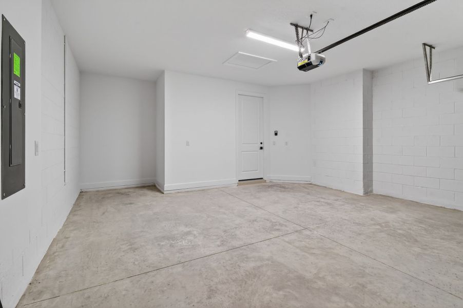 Spacious, unfurnished interior of a new home in Costa Pointe, Vero Beach (Image 25).