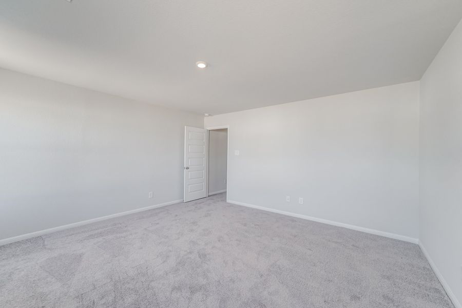 Representative unfurnished interior of a home built from the Jackson by National HomeCorp in Forest Ridge, Edgefield (Image 30).