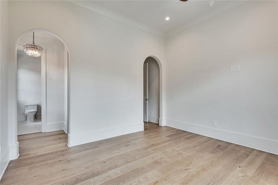 Spacious, unfurnished interior of a new home in , Alpharetta (Image 69).