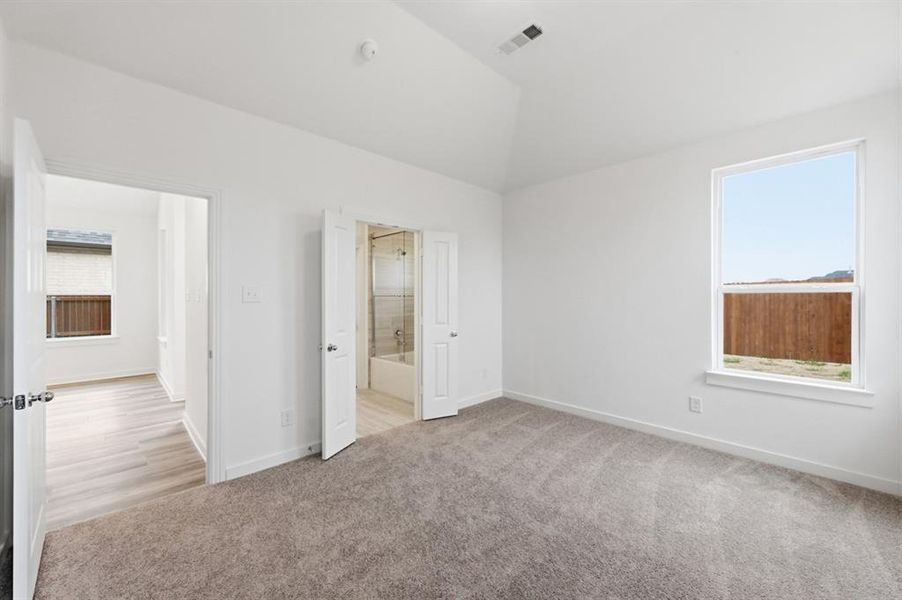 Spacious, unfurnished interior of a new home in Heartland, Heartland (Image 16).