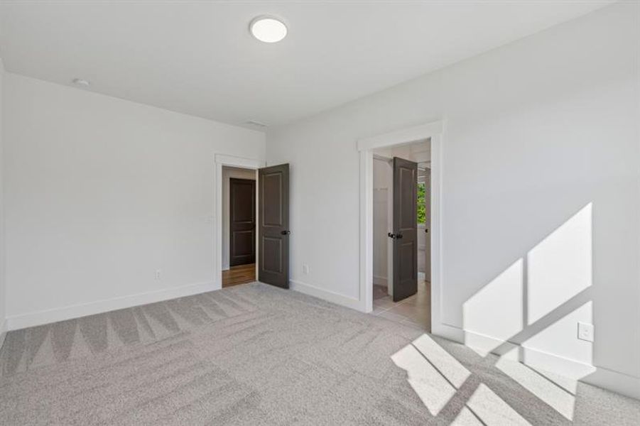 Spacious, unfurnished interior of a new home in White Post on Lake Lanier, Gainesville (Image 46). Spacious, unfurnished interior of a new home in White Post on Lake Lanier, Gainesville (Image 46).