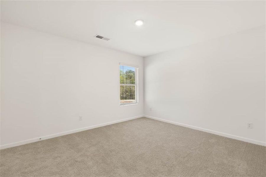 Spacious, unfurnished interior of a new home in Shoal Creek, Hampton (Image 28).
