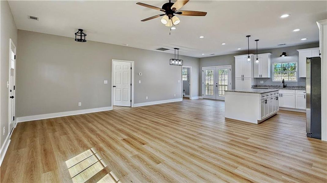Spacious, unfurnished interior of a new home in , Calhoun (Image 11).