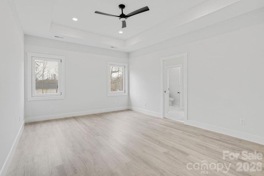 Spacious, unfurnished interior of a new home in , Dallas (Image 34).