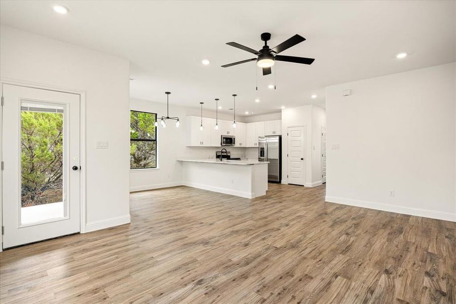 Spacious, unfurnished interior of a new home in , Granbury (Image 21).